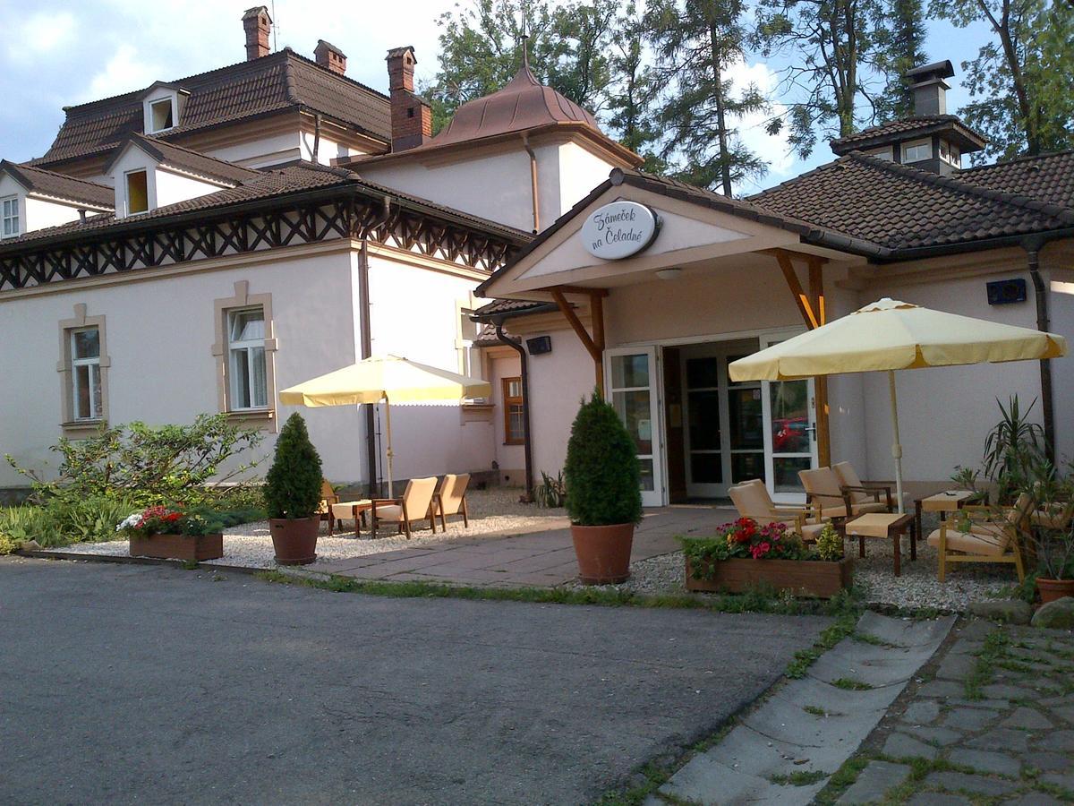 Hotel Zamecek Na Celadne Celadna Exterior photo